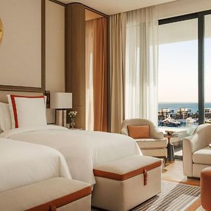 Marina Deluxe Room Marina & Dubai Skyline View includes Private Terrace 11 sqm